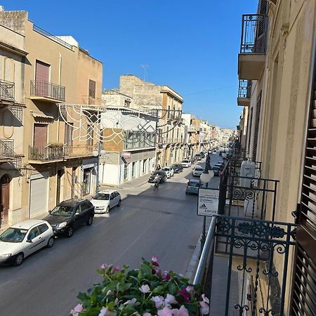 Bon Bon Apartment Mazara del Vallo Bagian luar foto